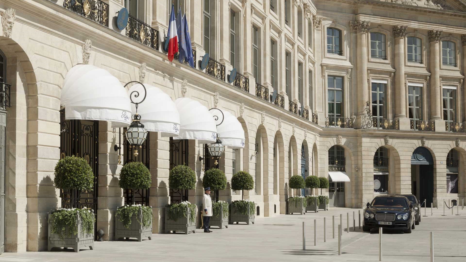 The Ritz Paris Is A Hotel In Central Paris, Overlooking The Place Vendome  In The Citys 1st Arrondissement. It Ranked Among The Most Luxurious Hotels  In The World. Stock Photo, Picture and