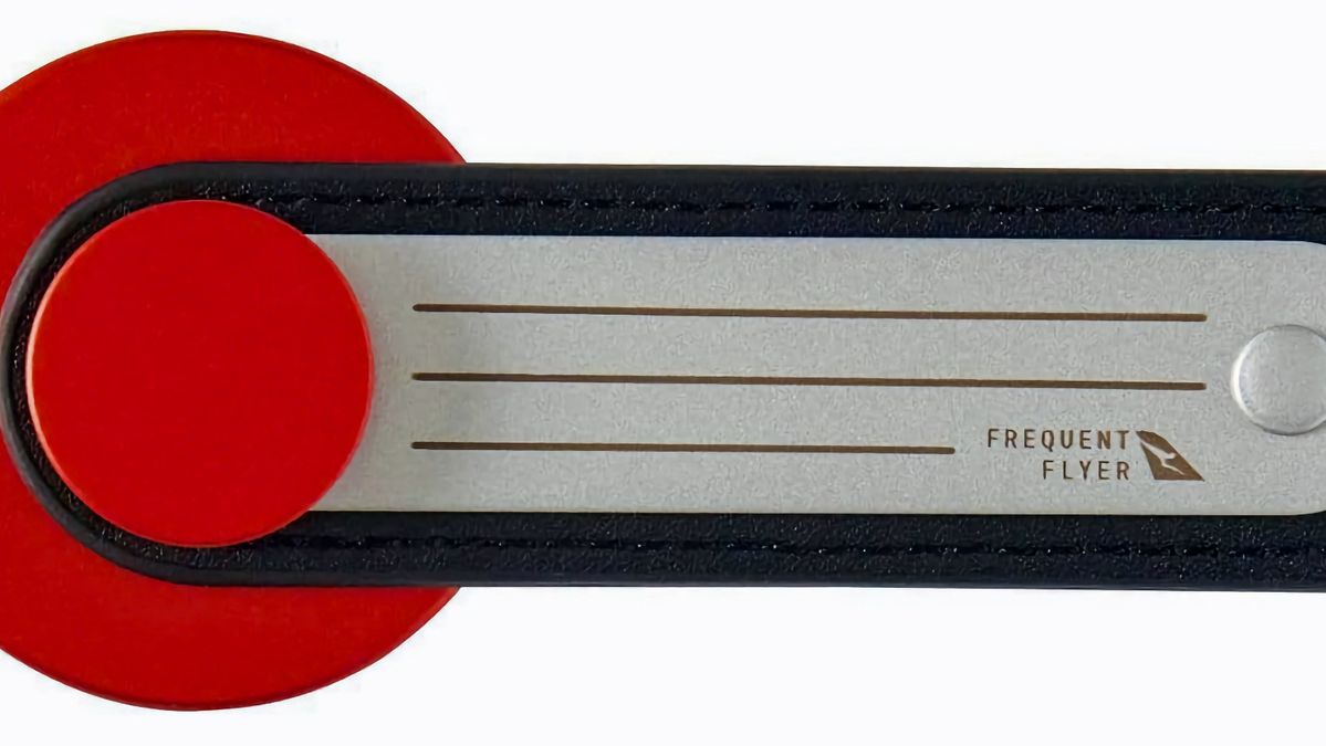 Qantas Luggage Tag in Q Bag Tag out