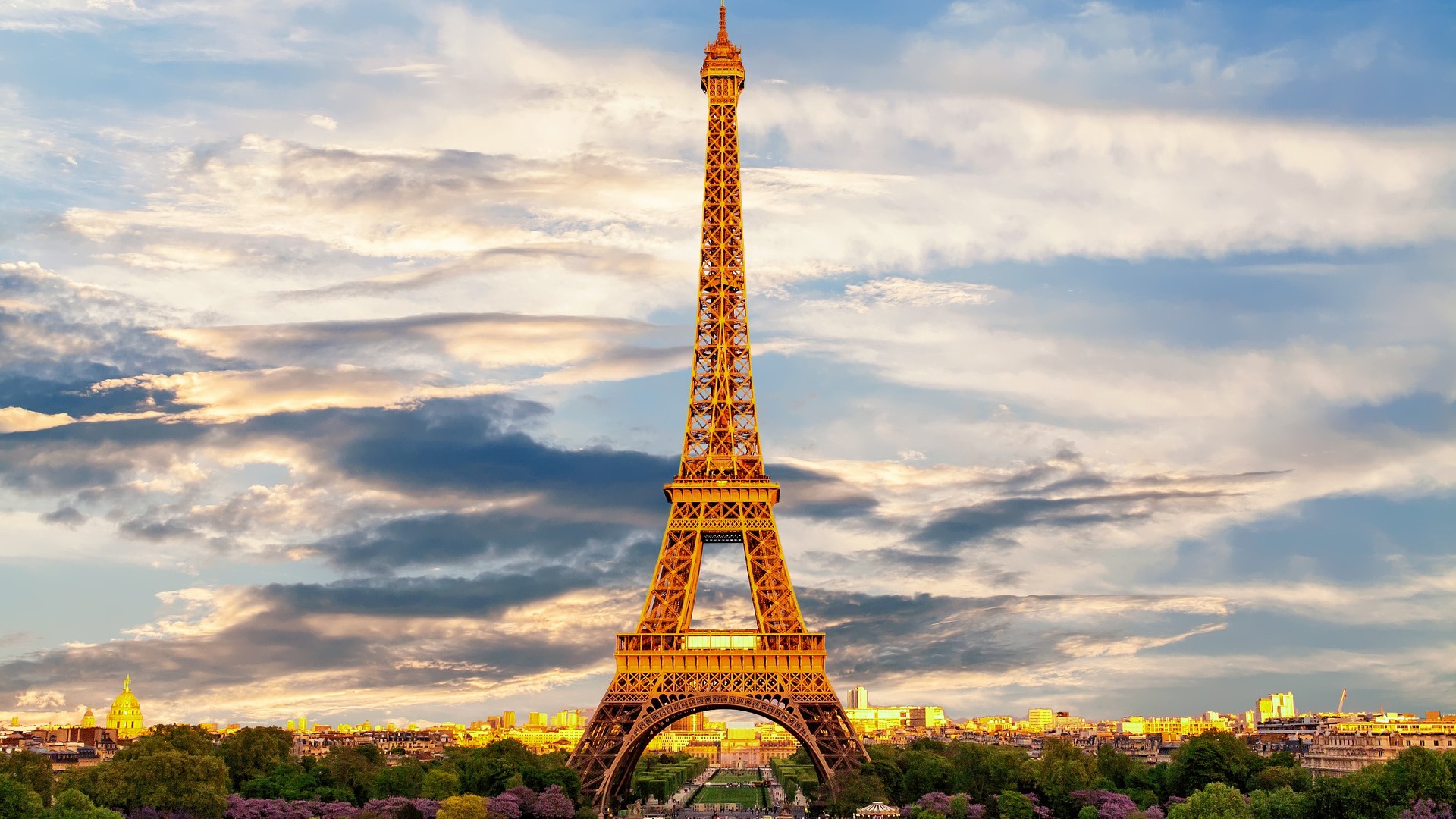 Guide to Visiting the Eiffel Tower in Paris - Independent Travel Cats